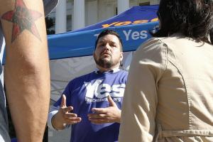 На фото активисты движения Yes California. Им разрешено начать сбор подписей, чтобы вынести вопрос о независимости Калифорнии на голосование