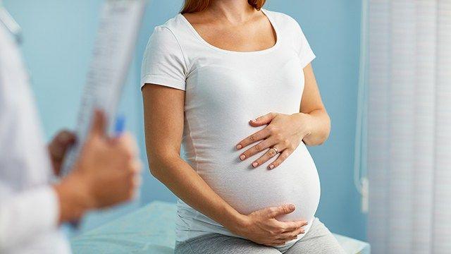 Беременная женщина на фото. Исследования показали, что США - наиболее опасная развитая страна для родов