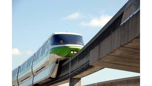 Фотография скоростного поезда. Высокоскоростная железная дорога может быть проложена из Канады в Портленд