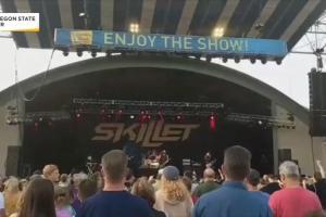 Фотография с концерта группы Skillet. После выступления у музыкантов украли несколько гитар