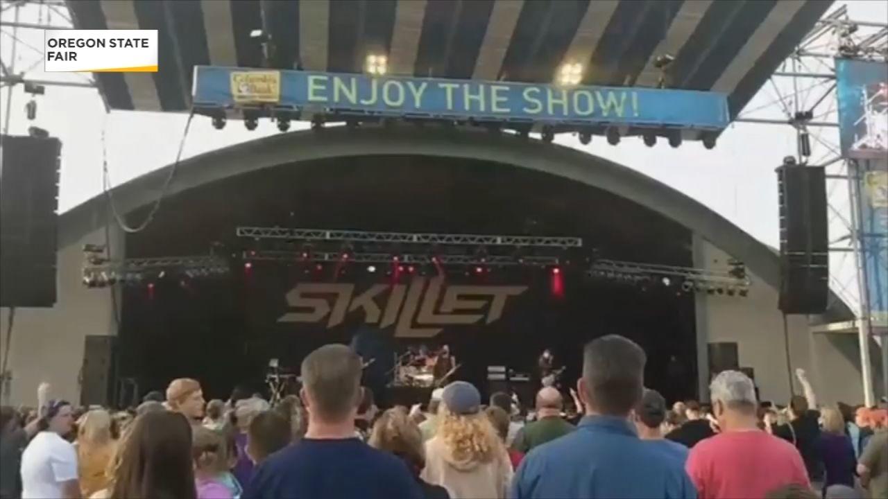 Фотография с концерта группы Skillet. После выступления у музыкантов украли несколько гитар