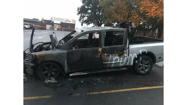 На стоянке Garage Bar and Grille в Ванкувере сгорел автомобиль. На фотографии "останки" транспортного средства