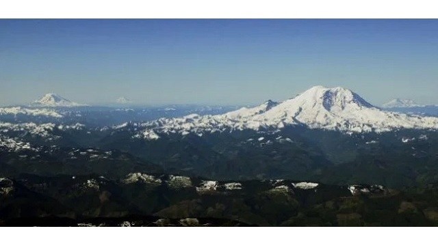 18 вулканов на территории США представляют серьезную угрозу. На фото вулкан Mount Rainier