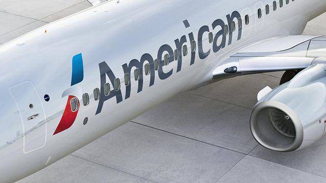 Пассажиров American Airlines сняли с рейса из-за жалоб на их запах. На фото самолет American Airlines