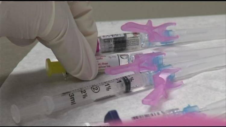Два случая заболевания корью подтверждено на Гавайях. На фото вакцина от кори