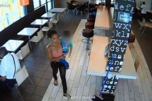 Полиция арестовала женщину, которая пыталась похитить 4-летнего мальчика из McDonald's. Фотография с камер наблюдения