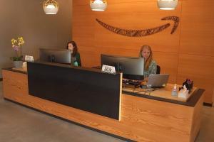 Amazon создает 400 новых рабочих мест в Portland metro area. На фото компания Amazon